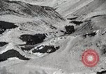 Standbild japanische Truppen zUSAmmengekauert im Lkw Mandschurei, 1932, aus Sekunde 43 historischem Filmmaterial Videoclip 65675025064