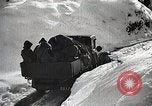Standbild japanische Truppen zUSAmmengekauert im Lkw Mandschurei, 1932, aus Sekunde 46 historischem Filmmaterial Videoclip 65675025064