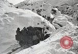 Standbild japanische Truppen zUSAmmengekauert im Lkw Mandschurei, 1932, aus Sekunde 49 historischem Filmmaterial Videoclip 65675025064