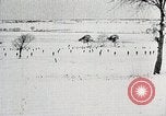 Standbild japanische Truppen zUSAmmengekauert im Lkw Mandschurei, 1932, aus Sekunde 53 historischem Filmmaterial Videoclip 65675025064