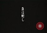 Standbild japanische Truppen zUSAmmengekauert im Lkw Mandschurei, 1932, aus Sekunde 57 historischem Filmmaterial Videoclip 65675025064