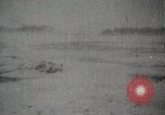 Standbild japanische Truppen zUSAmmengekauert im Lkw Mandschurei, 1932, aus Sekunde 59 historischem Filmmaterial Videoclip 65675025064