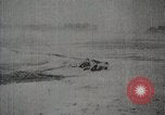 Standbild japanische Truppen zUSAmmengekauert im Lkw Mandschurei, 1932, aus Sekunde 62 historischem Filmmaterial Videoclip 65675025064