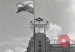 Standbild chinesischen Eastern Railway Fahne über dem Bahnhof Harbin Manchukuo, 1932, aus Sekunde 5 historischem Filmmaterial Videoclip 65675025073