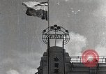 Standbild chinesischen Eastern Railway Fahne über dem Bahnhof Harbin Manchukuo, 1932, aus Sekunde 7 historischem Filmmaterial Videoclip 65675025073