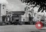Standbild chinesischen Eastern Railway Fahne über dem Bahnhof Harbin Manchukuo, 1932, aus Sekunde 11 historischem Filmmaterial Videoclip 65675025073