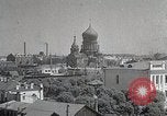 Standbild chinesischen Eastern Railway Fahne über dem Bahnhof Harbin Manchukuo, 1932, aus Sekunde 16 historischem Filmmaterial Videoclip 65675025073