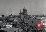Standbild chinesischen Eastern Railway Fahne über dem Bahnhof Harbin Manchukuo, 1932, aus Sekunde 18 historischem Filmmaterial Videoclip 65675025073