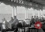 Standbild chinesischen Eastern Railway Fahne über dem Bahnhof Harbin Manchukuo, 1932, aus Sekunde 36 historischem Filmmaterial Videoclip 65675025073