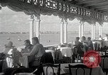 Standbild chinesischen Eastern Railway Fahne über dem Bahnhof Harbin Manchukuo, 1932, aus Sekunde 38 historischem Filmmaterial Videoclip 65675025073