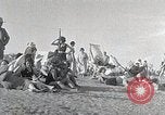 Standbild chinesischen Eastern Railway Fahne über dem Bahnhof Harbin Manchukuo, 1932, aus Sekunde 49 historischem Filmmaterial Videoclip 65675025073