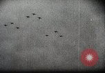 Standbild Kampf für Palembang Ölraffinerien Palembang Indonesien, 1942, aus Sekunde 3 historischem Filmmaterial Videoclip 65675025093