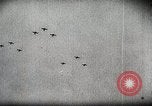 Standbild Kampf für Palembang Ölraffinerien Palembang Indonesien, 1942, aus Sekunde 4 historischem Filmmaterial Videoclip 65675025093