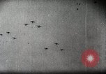 Standbild Kampf für Palembang Ölraffinerien Palembang Indonesien, 1942, aus Sekunde 5 historischem Filmmaterial Videoclip 65675025093