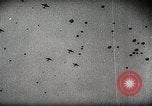 Standbild Kampf für Palembang Ölraffinerien Palembang Indonesien, 1942, aus Sekunde 9 historischem Filmmaterial Videoclip 65675025093