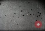 Standbild Kampf für Palembang Ölraffinerien Palembang Indonesien, 1942, aus Sekunde 10 historischem Filmmaterial Videoclip 65675025093