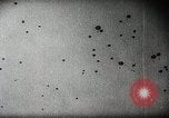 Standbild Kampf für Palembang Ölraffinerien Palembang Indonesien, 1942, aus Sekunde 16 historischem Filmmaterial Videoclip 65675025093