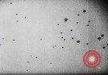 Standbild Kampf für Palembang Ölraffinerien Palembang Indonesien, 1942, aus Sekunde 17 historischem Filmmaterial Videoclip 65675025093