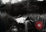 Standbild Kampf für Palembang Ölraffinerien Palembang Indonesien, 1942, aus Sekunde 45 historischem Filmmaterial Videoclip 65675025093