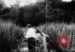 Standbild Kampf für Palembang Ölraffinerien Palembang Indonesien, 1942, aus Sekunde 46 historischem Filmmaterial Videoclip 65675025093