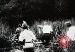 Standbild Kampf für Palembang Ölraffinerien Palembang Indonesien, 1942, aus Sekunde 58 historischem Filmmaterial Videoclip 65675025093