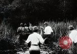 Standbild Kampf für Palembang Ölraffinerien Palembang Indonesien, 1942, aus Sekunde 59 historischem Filmmaterial Videoclip 65675025093
