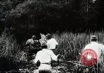 Standbild Kampf für Palembang Ölraffinerien Palembang Indonesien, 1942, aus Sekunde 62 historischem Filmmaterial Videoclip 65675025093