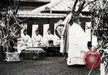 Standbild Shinto Zeremonie Japan, 1935, aus Sekunde 23 historischem Filmmaterial Videoclip 65675025132