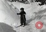 Standbild Skifahren Japan, 1935, aus Sekunde 31 historischem Filmmaterial Videoclip 65675025152