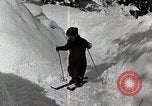 Standbild Skifahren Japan, 1935, aus Sekunde 32 historischem Filmmaterial Videoclip 65675025152