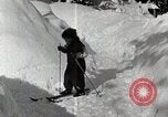 Standbild Skifahren Japan, 1935, aus Sekunde 34 historischem Filmmaterial Videoclip 65675025152