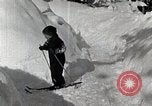 Standbild Skifahren Japan, 1935, aus Sekunde 35 historischem Filmmaterial Videoclip 65675025152