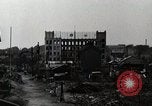 Standbild Japanische Bürger reißen Luftschutzbunker Tokio Japan Shiba Bezirk, 1945, aus Sekunde 7 historischem Filmmaterial Videoclip 65675025162