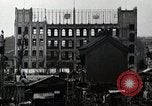 Standbild Japanische Bürger reißen Luftschutzbunker Tokio Japan Shiba Bezirk, 1945, aus Sekunde 12 historischem Filmmaterial Videoclip 65675025162