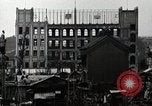 Standbild Japanische Bürger reißen Luftschutzbunker Tokio Japan Shiba Bezirk, 1945, aus Sekunde 14 historischem Filmmaterial Videoclip 65675025162