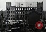 Standbild Japanische Bürger reißen Luftschutzbunker Tokio Japan Shiba Bezirk, 1945, aus Sekunde 15 historischem Filmmaterial Videoclip 65675025162