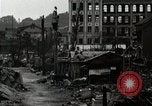 Standbild Japanische Bürger reißen Luftschutzbunker Tokio Japan Shiba Bezirk, 1945, aus Sekunde 18 historischem Filmmaterial Videoclip 65675025162