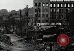 Standbild Japanische Bürger reißen Luftschutzbunker Tokio Japan Shiba Bezirk, 1945, aus Sekunde 20 historischem Filmmaterial Videoclip 65675025162