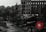 Standbild Japanische Bürger reißen Luftschutzbunker Tokio Japan Shiba Bezirk, 1945, aus Sekunde 22 historischem Filmmaterial Videoclip 65675025162