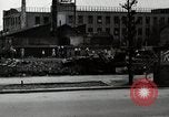 Standbild Japanische Bürger reißen Luftschutzbunker Tokio Japan Shiba Bezirk, 1945, aus Sekunde 36 historischem Filmmaterial Videoclip 65675025162