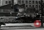 Standbild Japanische Bürger reißen Luftschutzbunker Tokio Japan Shiba Bezirk, 1945, aus Sekunde 40 historischem Filmmaterial Videoclip 65675025162