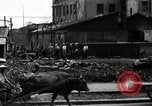 Standbild Japanische Bürger reißen Luftschutzbunker Tokio Japan Shiba Bezirk, 1945, aus Sekunde 47 historischem Filmmaterial Videoclip 65675025162