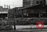 Standbild Japanische Bürger reißen Luftschutzbunker Tokio Japan Shiba Bezirk, 1945, aus Sekunde 55 historischem Filmmaterial Videoclip 65675025162