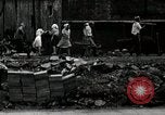 Standbild Japanische Bürger reißen Luftschutzbunker Tokio Japan Shiba Bezirk, 1945, aus Sekunde 58 historischem Filmmaterial Videoclip 65675025162