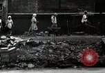 Standbild Japanische Bürger reißen Luftschutzbunker Tokio Japan Shiba Bezirk, 1945, aus Sekunde 60 historischem Filmmaterial Videoclip 65675025162