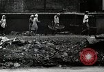 Standbild Japanische Bürger reißen Luftschutzbunker Tokio Japan Shiba Bezirk, 1945, aus Sekunde 61 historischem Filmmaterial Videoclip 65675025162