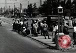 Immagine di Il popolo giapponese attendere street car Tokyo Giappone Shiba District, 1945, secondo 3 filmato di repertorio 65675025163
