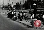 Immagine di Il popolo giapponese attendere street car Tokyo Giappone Shiba District, 1945, secondo 4 filmato di repertorio 65675025163