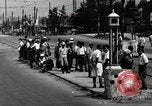 Immagine di Il popolo giapponese attendere street car Tokyo Giappone Shiba District, 1945, secondo 10 filmato di repertorio 65675025163