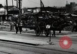 Immagine di Il popolo giapponese attendere street car Tokyo Giappone Shiba District, 1945, secondo 24 filmato di repertorio 65675025163